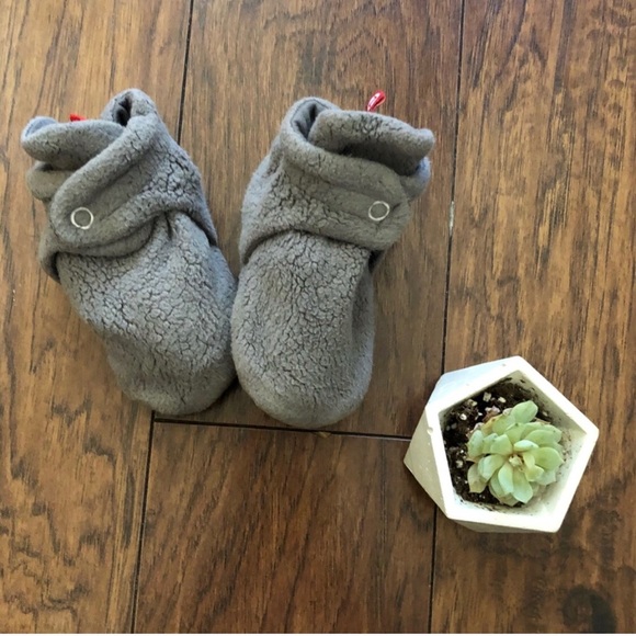 snap on baby booties